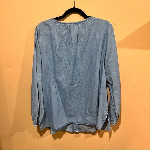 Levi’s Denim Oversized Collarless Vneck Top, Size 1X. Flawless. Cinched Wrist. - Picture 5 of 5